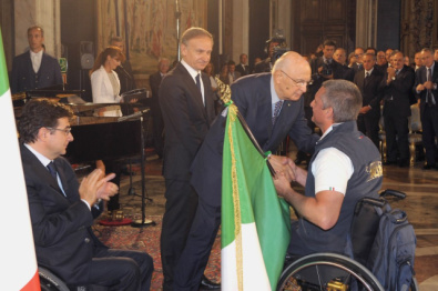 Oscar De Pellegrin al Quirinale riceve il tricolore dal Presidente Giorgio Napolitano.