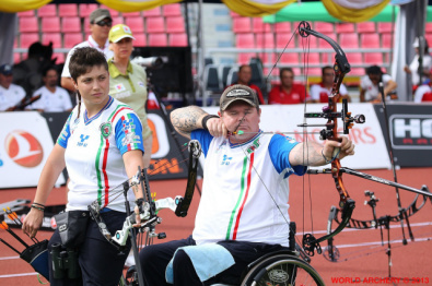 Gli arcieri Sarti e Simonelli in azione