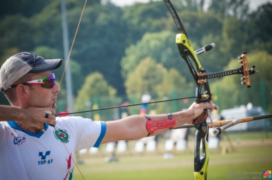 Mauro Nespoli impegnato negli scontri diretti (foto a cura di World Archery)