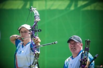 Eleonora Sarti e Alberto Simonelli impegnati negli scontri del mixed team (foto a cura della World Archery)