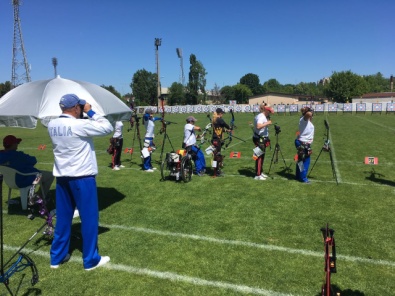 la squadra compound femminile al tiro