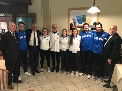 Gli azzurri con le autorità alla cerimonia organizzata a Cantalupa