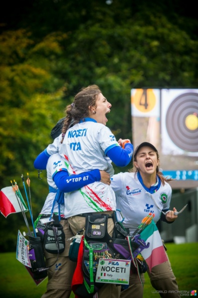 Le azzurrine esultano per il titolo iridato campagna del 2016