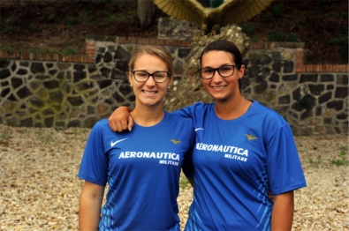 Vanessa Landi e Tanya Giada Giaccheri con la maglia dell'Aeronautica