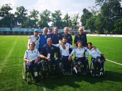 Gli azzurri festeggiano il mixed team ricurvo
