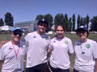 Gli azzurri d'oro insieme al vice presidente Paolo Paoddighe