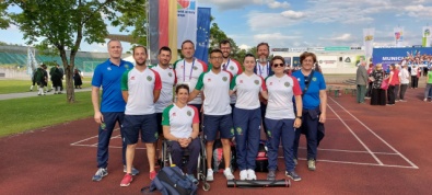 Gli azzurri dell'olimpico con lo staff tecnico alla cerimonia di apertura degli Europei